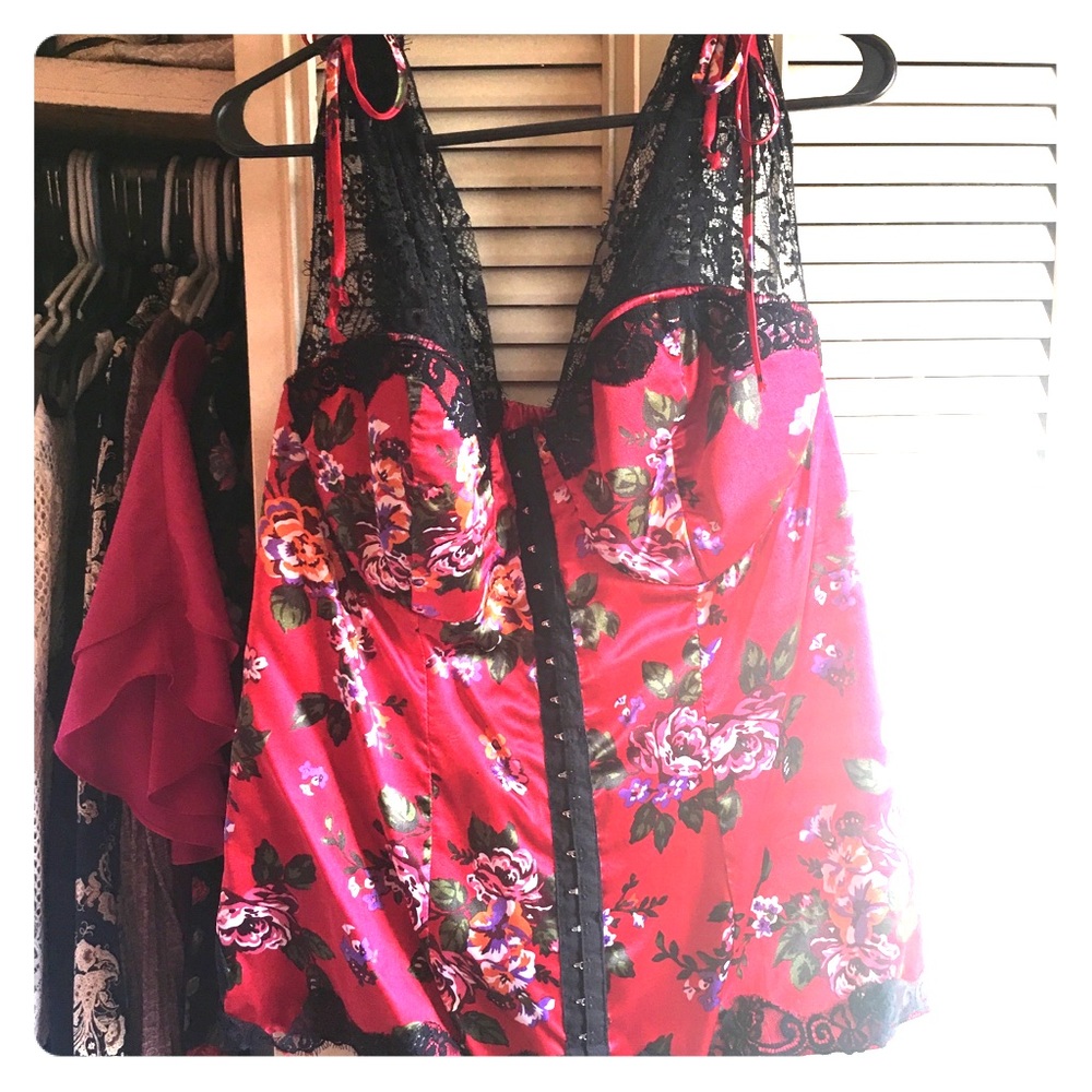 Torrid Red & Black Floral blouse- Worn 1x-Size 1